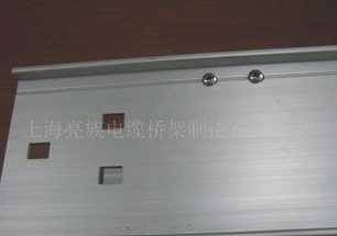 如何延缓金属桥架的老化？