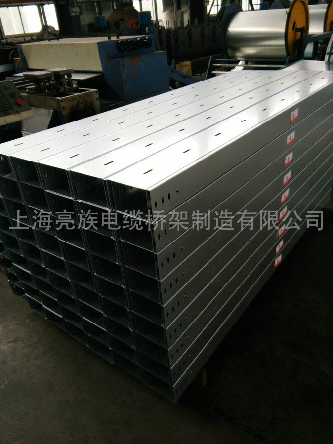 轻型高强度桥架的负载荷是什么？