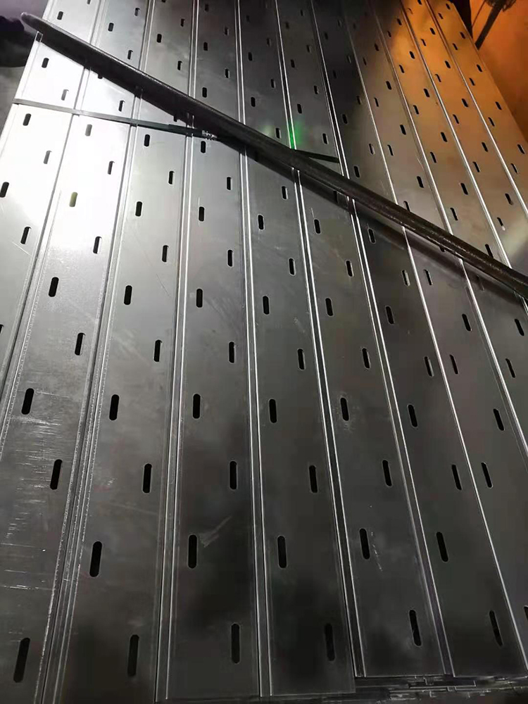 托盘式桥架重量影响因素分析